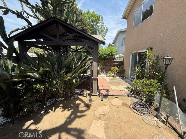 9213 Independence Way, North Hills CA: https://media.crmls.org/medias/dfbb0836-8e8d-447c-8888-289dc6cd91b9.jpg