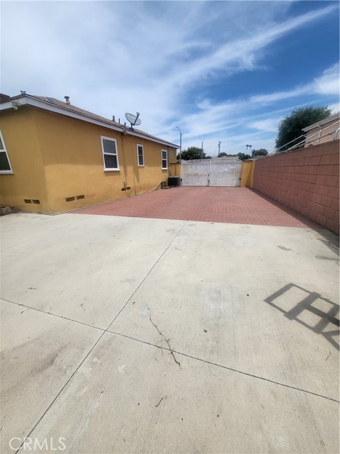 6000 Southside Drive, Los Angeles CA: https://media.crmls.org/medias/dfbb4cda-5bf4-469d-a103-dc641a3a8c3d.jpg