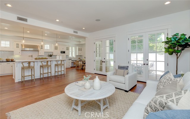 647 15th Street, Manhattan Beach, California 90266, 5 Bedrooms Bedrooms, ,4 BathroomsBathrooms,Residential,Sold,15th,SB21178358