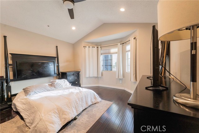 13584 Sutter Court, Fontana CA: https://media.crmls.org/medias/dfbbcfb1-6e9f-44b9-843d-662e7c6becd9.jpg