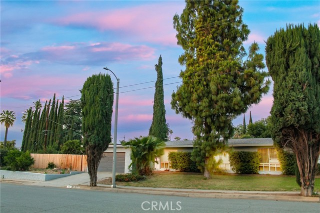 615 Monterey Street, Redlands CA: https://media.crmls.org/medias/dfbca5ae-a1e2-4845-9274-21443ce8d172.jpg