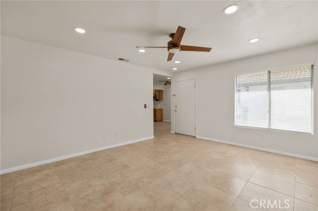 Detail Gallery Image 6 of 32 For 1305 Brentwood Cir #D,  Corona,  CA 92882 - 2 Beds | 2 Baths