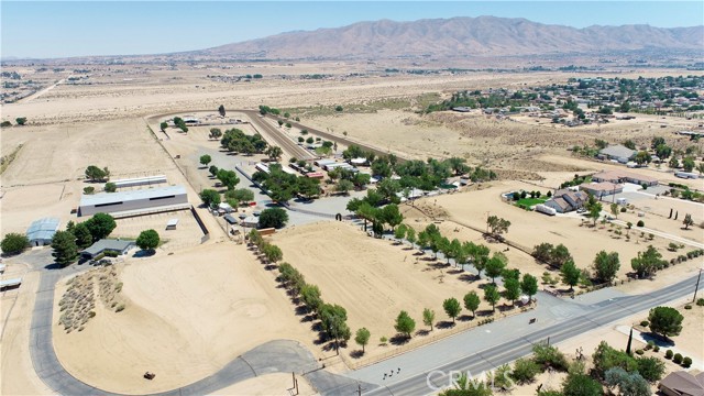 9983 Choiceana Avenue, Hesperia CA: https://media.crmls.org/medias/dfbe7a4e-5708-4e91-9c65-31b3da9e62d9.jpg