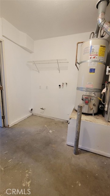 10221 Lawson Avenue, Adelanto CA: https://media.crmls.org/medias/dfbf08b8-04bb-4f8d-81a1-8b661994893d.jpg