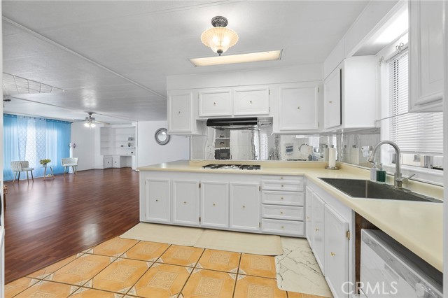 1919 W Coronet Avenue, Anaheim CA: https://media.crmls.org/medias/dfbfe4a6-e1cf-4e6c-8b3e-27a39ebad5b3.jpg