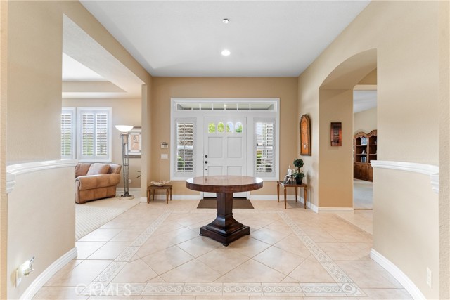 1522 Oakhill Court, Santa Ana CA: https://media.crmls.org/medias/dfc010d9-6e0a-483f-9595-3c3dec2ce32e.jpg