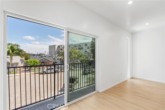 Detail Gallery Image 14 of 27 For 2517 Alsace #1/2,  Los Angeles,  CA 90016 - 3 Beds | 4 Baths