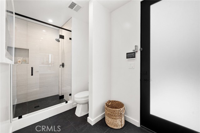 555 N Plymouth Boulevard, Los Angeles CA: https://media.crmls.org/medias/dfc0608e-8852-4d91-8ed6-4f8f2905a1a3.jpg