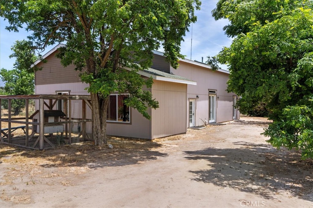 https://media.crmls.org/medias/dfc0fd88-f030-4d79-9fd7-951f878ec52d.jpg?preset=X-Large