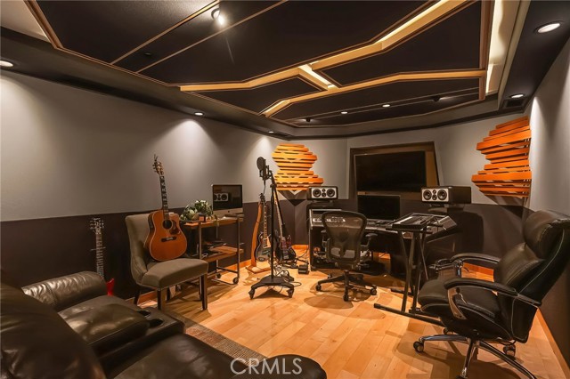 Detail Gallery Image 34 of 41 For 3310 Bennett Dr, Los Angeles,  CA 90068 - 4 Beds | 3/1 Baths