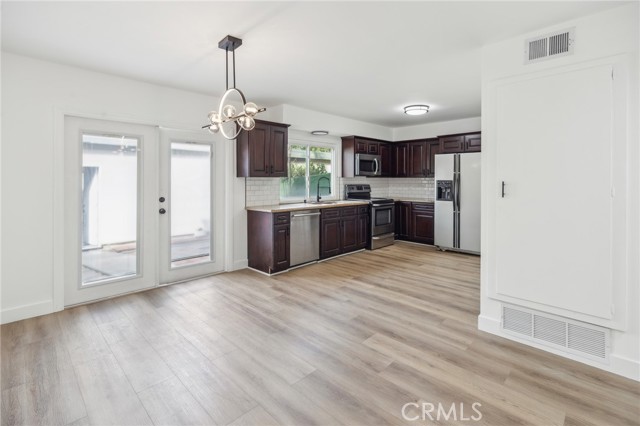 Detail Gallery Image 8 of 19 For 1326 via Del Rio, Corona,  CA 92882 - 3 Beds | 1/1 Baths