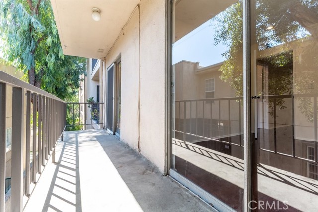 Detail Gallery Image 23 of 26 For 15344 Weddington St #202,  Sherman Oaks,  CA 91411 - 2 Beds | 2 Baths