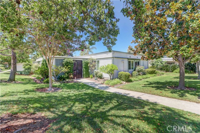 Detail Gallery Image 2 of 35 For 679 via Alhambra #D,  Laguna Woods,  CA 92637 - 2 Beds | 1 Baths