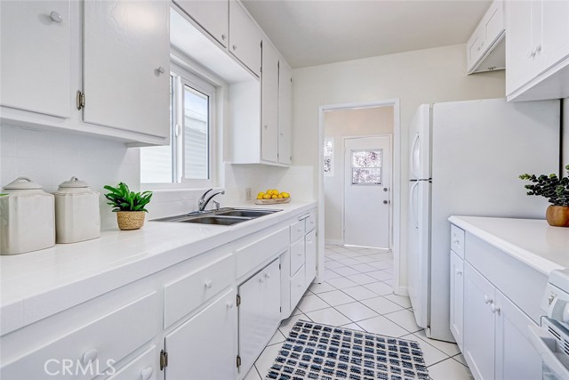 426 S Broadway, Redondo Beach CA: https://media.crmls.org/medias/dfc4a7f1-d847-4221-81a8-b6bf73291012.jpg
