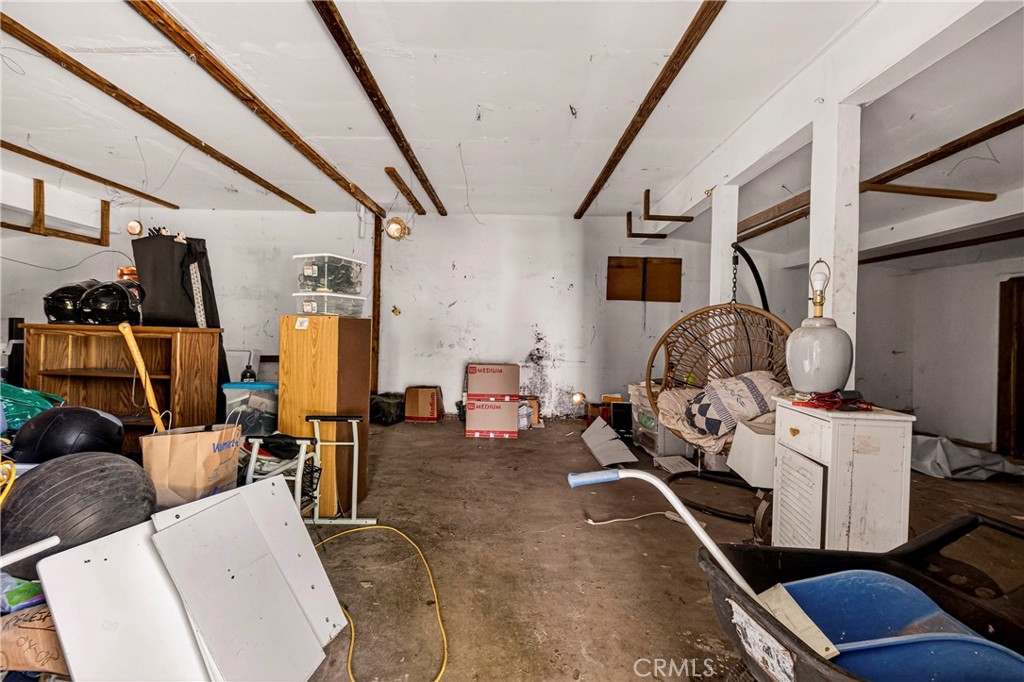 https://media.crmls.org/medias/dfc5c792-6a30-457f-a7bc-6a3f8215f64f.jpg?preset=X-Large