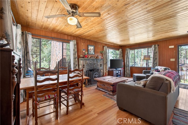 Detail Gallery Image 7 of 49 For 5806 Victorville, Wrightwood,  CA 92397 - 3 Beds | 1/1 Baths