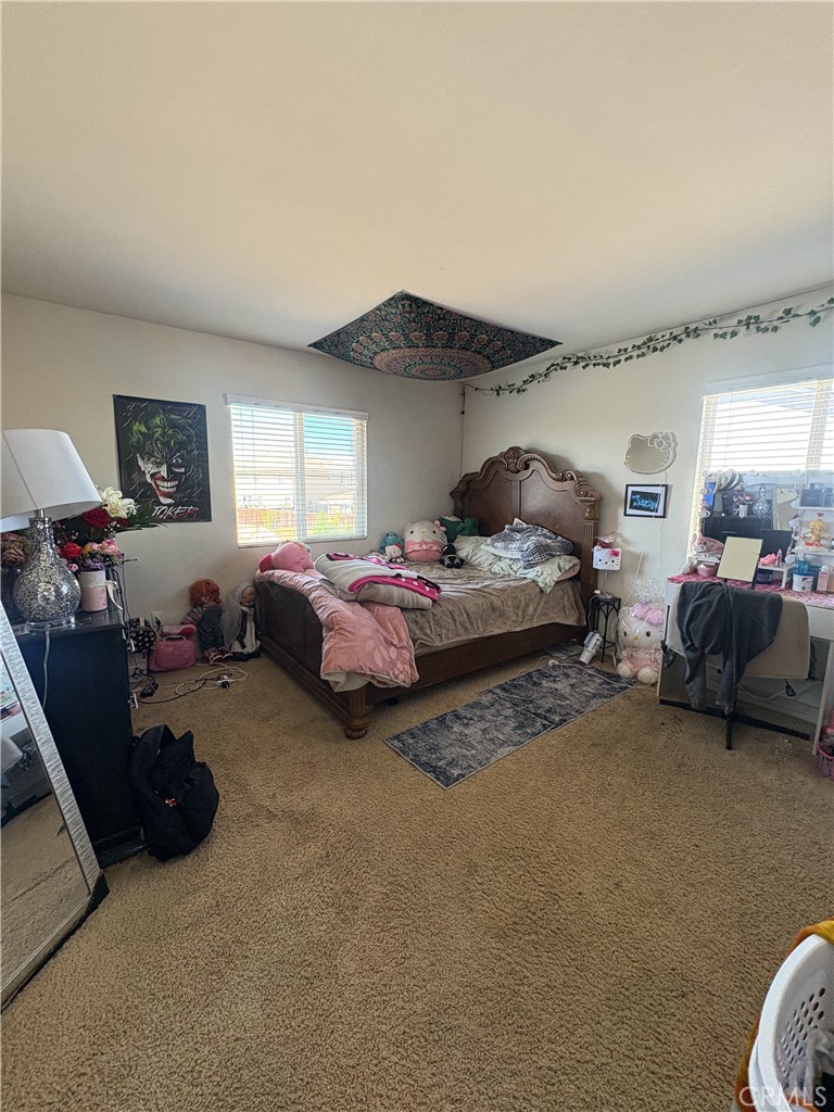 https://media.crmls.org/medias/dfc5ea22-4bd6-40cf-af16-4c7dc352da10.jpg?preset=X-Large