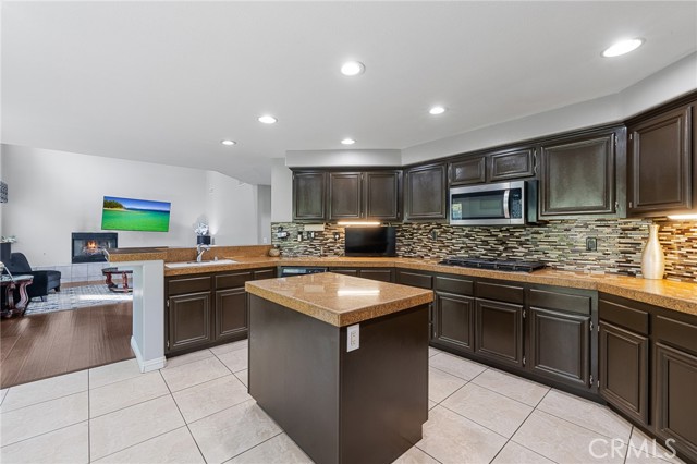 Detail Gallery Image 9 of 58 For 26426 Cardinal Dr, Canyon Country,  CA 91387 - 5 Beds | 4 Baths