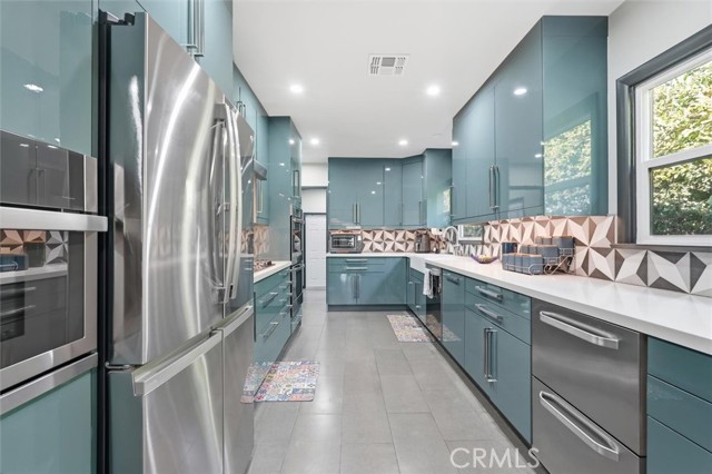 Detail Gallery Image 11 of 34 For 4415 Lime, Long Beach,  CA 90807 - 4 Beds | 3 Baths