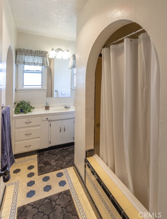 Detail Gallery Image 9 of 33 For 132 St Joseph Ave, Long Beach,  CA 90803 - 4 Beds | 2 Baths