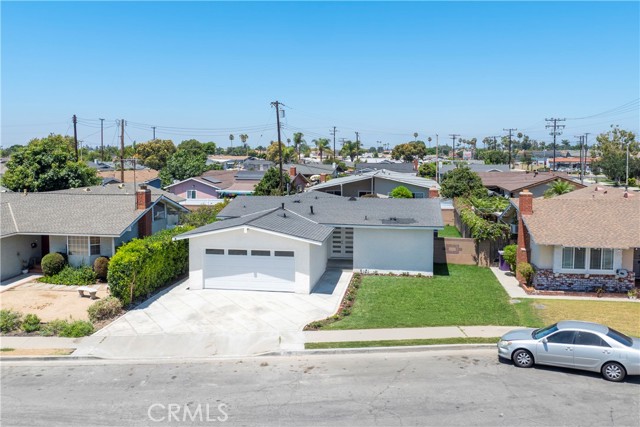 8381 E Blithedale Street, Long Beach CA: https://media.crmls.org/medias/dfc70bfa-e902-4c3a-8f18-677aff21b017.jpg