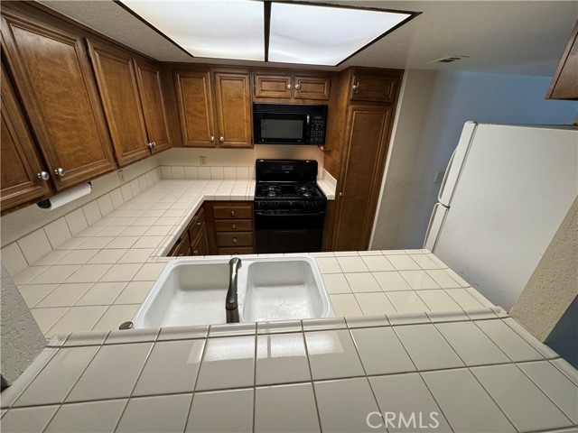 600 Central Avenue, Riverside CA: https://media.crmls.org/medias/dfc74463-38f6-4289-bae7-702e903577c3.jpg