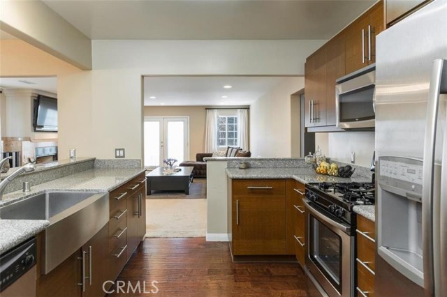 Detail Gallery Image 11 of 26 For 18005 Bullock, Encino,  CA 91316 - 5 Beds | 4 Baths