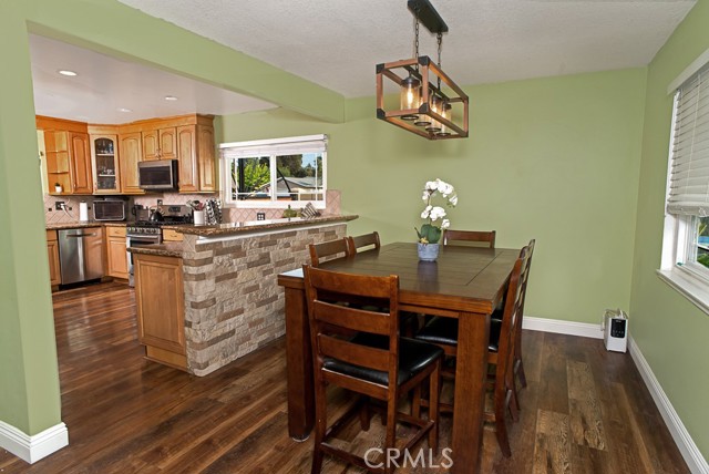 Detail Gallery Image 6 of 36 For 2061 Apollo Ct, Simi Valley,  CA 93065 - 4 Beds | 2/1 Baths