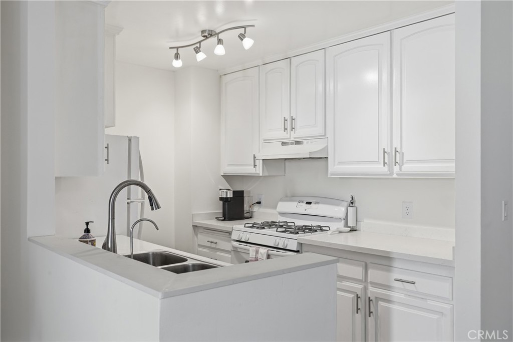1621 Hotel Cir S - photo 10