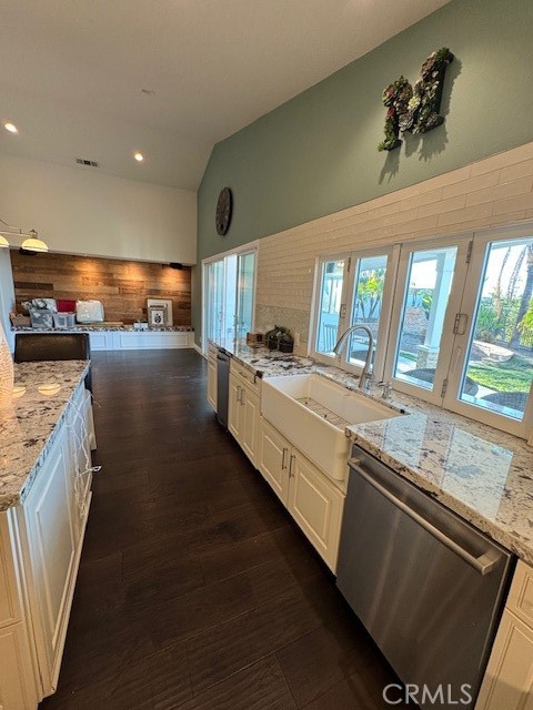 Detail Gallery Image 16 of 47 For 307 Appleby St, Corona,  CA 92881 - 4 Beds | 3/1 Baths