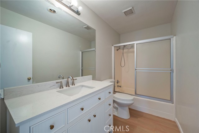 18516 Mayall Street, Northridge CA: https://media.crmls.org/medias/dfc93e05-c16c-42be-b121-5095512cc79c.jpg