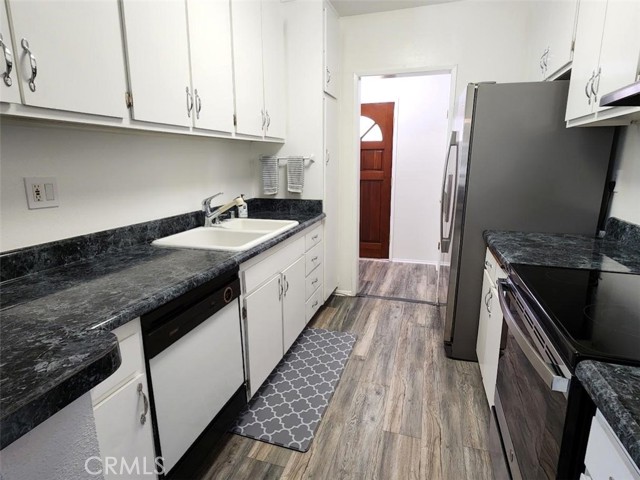 Detail Gallery Image 4 of 25 For 18307 Burbank Bld #14,  Tarzana,  CA 91356 - 2 Beds | 2 Baths