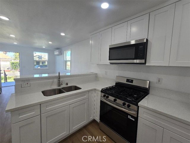 Detail Gallery Image 2 of 8 For 10722 Anzac, Los Angeles,  CA 90059 - 3 Beds | 1 Baths