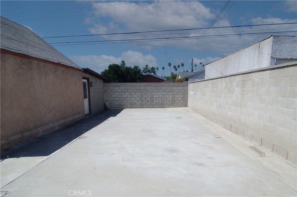 https://media.crmls.org/medias/dfca1598-2071-450d-82c6-fe7e5a05efd4.jpg?preset=X-Large