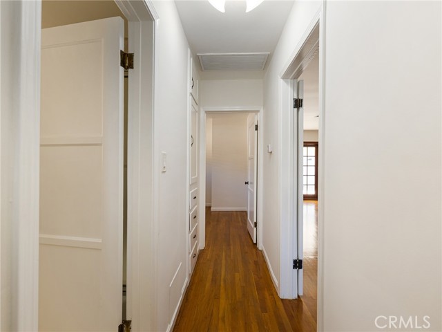 Detail Gallery Image 27 of 37 For 7024 Alverstone, Los Angeles,  CA 90045 - 3 Beds | 2 Baths