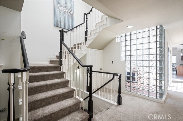 2006 Aviation Way, Redondo Beach CA: https://media.crmls.org/medias/dfcc2479-06a2-4a17-8919-ba4166c0e02a.jpg
