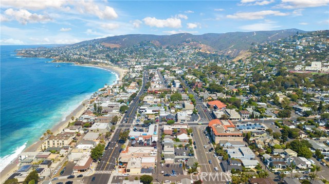 1029 Glenneyre Street, Laguna Beach CA: https://media.crmls.org/medias/dfcccd8c-4c22-4508-bab5-bf7bbf2046e7.jpg