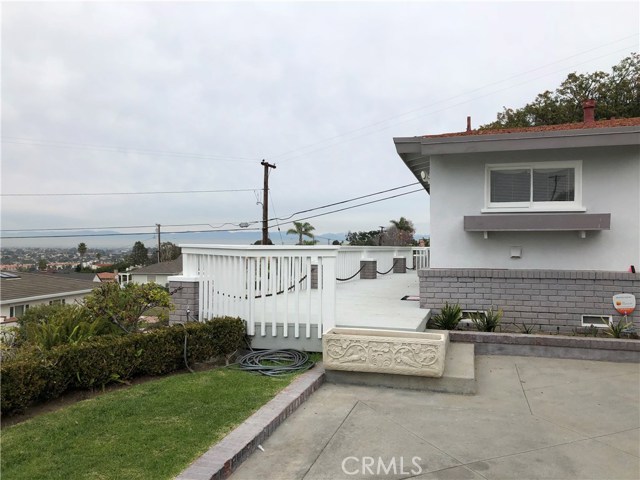 Detail Gallery Image 2 of 12 For 202 via Mesa Grande, Redondo Beach,  CA 90277 - 3 Beds | 2 Baths