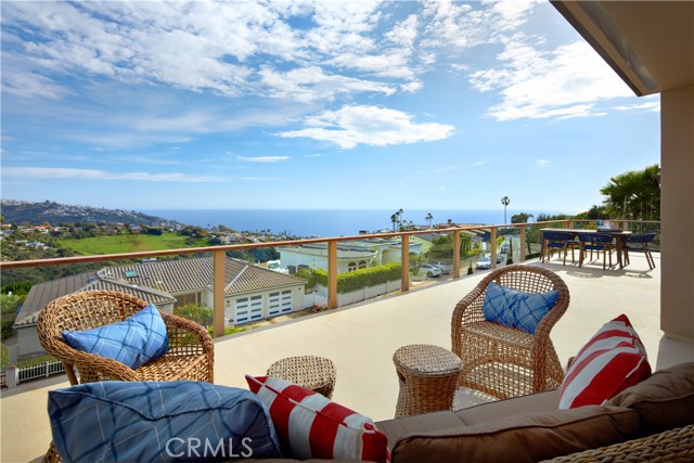 Detail Gallery Image 12 of 28 For 1570 Skyline Dr, Laguna Beach,  CA 92651 - 4 Beds | 2/1 Baths