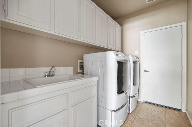 Detail Gallery Image 13 of 29 For 4100 Waterville Ct, Palmdale,  CA 93551 - 6 Beds | 3 Baths