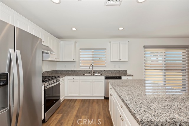 Detail Gallery Image 18 of 28 For 16546 Biola Pl, Victorville,  CA 92395 - 4 Beds | 3 Baths