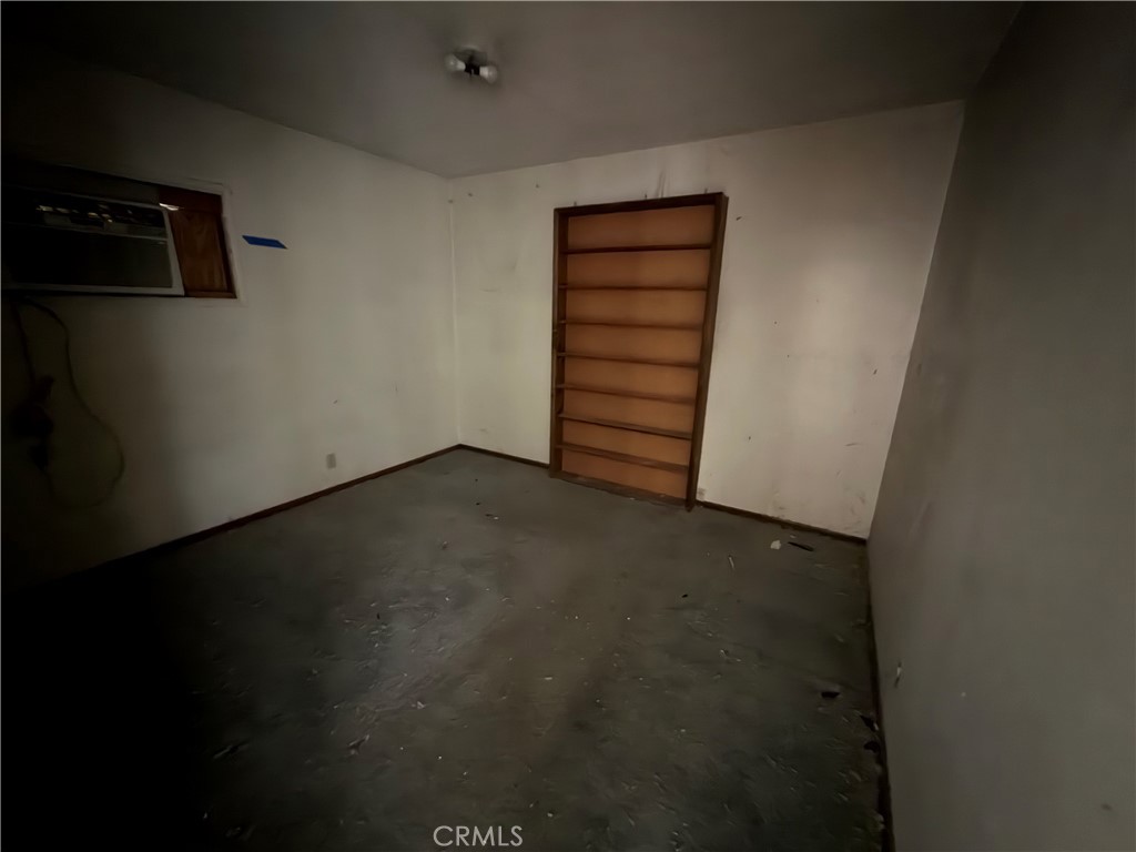 https://media.crmls.org/medias/dfcd6c04-9b96-4dfd-9bd5-ccaab6302609.jpg?preset=X-Large