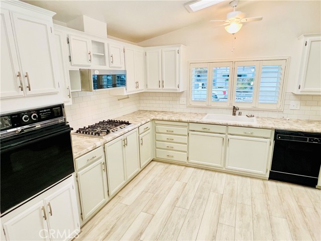 Detail Gallery Image 10 of 27 For 2050 Springfield #213,  Chico,  CA 95928 - 2 Beds | 2 Baths
