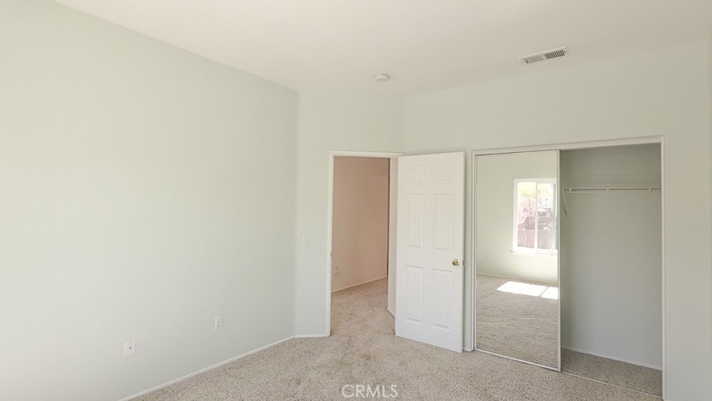 https://media.crmls.org/medias/dfcdcaf1-e3f3-4aaa-814f-ea02501ca311.jpg?preset=X-Large