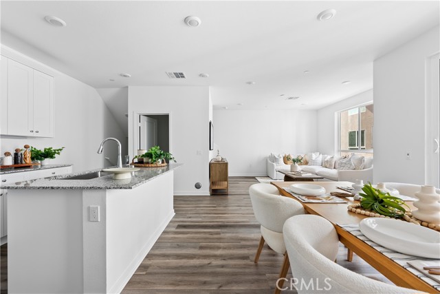 Detail Gallery Image 9 of 25 For 9429 N Sepulveda Blvd. #3,  North Hills,  CA 91343 - 2 Beds | 2/1 Baths