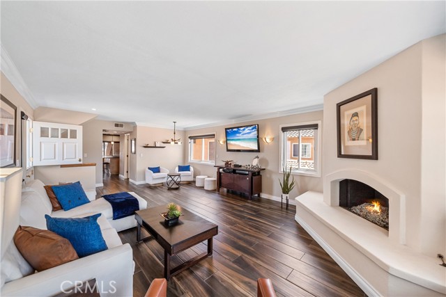 708 Main Street, Huntington Beach CA: https://media.crmls.org/medias/dfce3670-d84d-4107-9c29-5aa86b651ff6.jpg