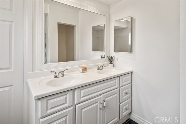 6515 Amigo Avenue, Reseda CA: https://media.crmls.org/medias/dfcf00ea-ac20-46bc-82c5-3a52c00b3459.jpg