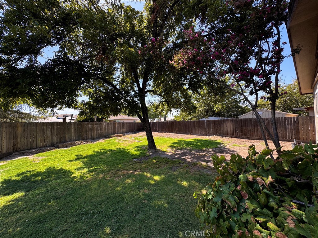 https://media.crmls.org/medias/dfcf315f-a8ff-4fcd-94c5-9e1a933296f3.jpg?preset=X-Large