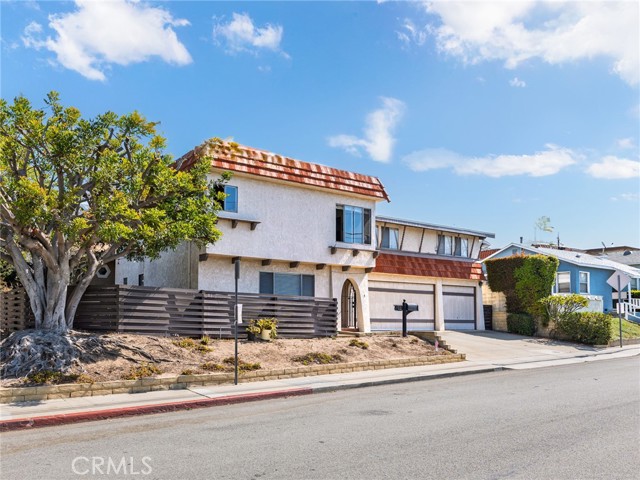 Detail Gallery Image 2 of 32 For 403 E Pine Ave, El Segundo,  CA 90245 - 5 Beds | 3 Baths