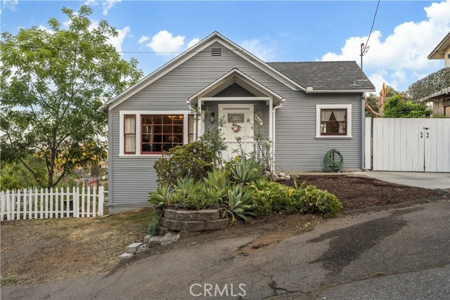Detail Gallery Image 1 of 30 For 967 W 2nd Ave, Escondido,  CA 92025 - 3 Beds | 2 Baths